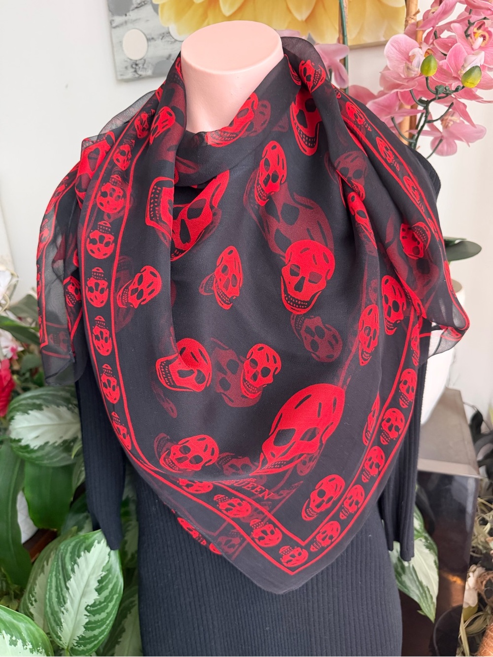 Alexander McQueen Silk Skull wrap shawl Scarf. - Picture 13 of 16